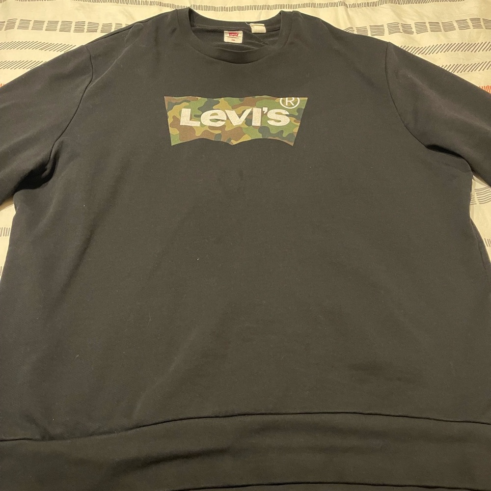 Levi’s Camo Patch Logo Crewneck